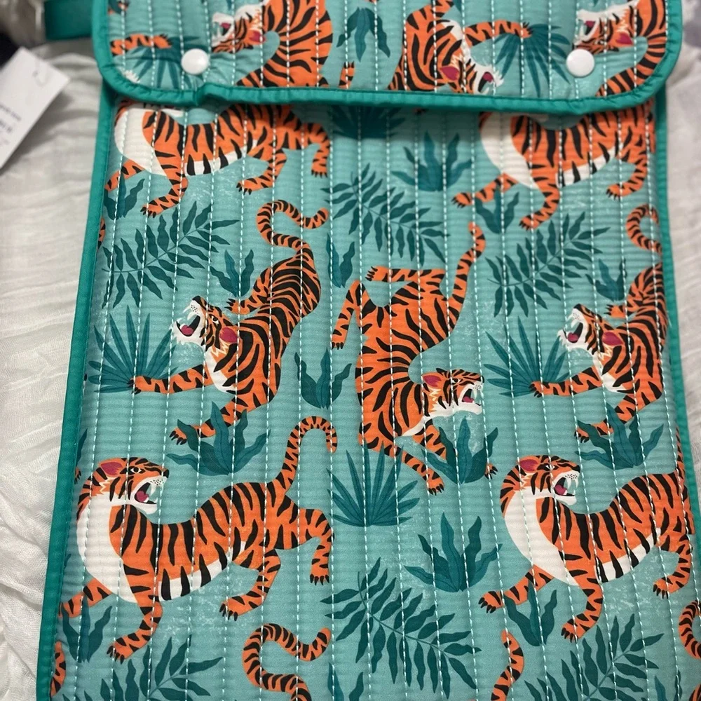 Kirklands Teal Tiger Print Quilted Laptop Holder NWT Gift Ready
